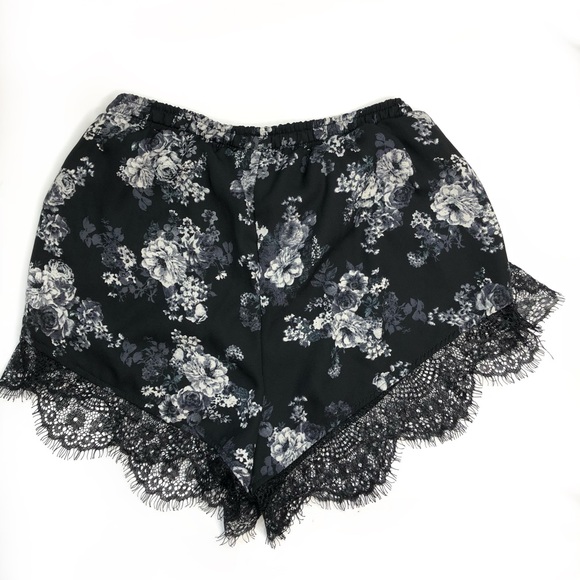 ⚡️Lacey Shorts - Picture 3 of 4